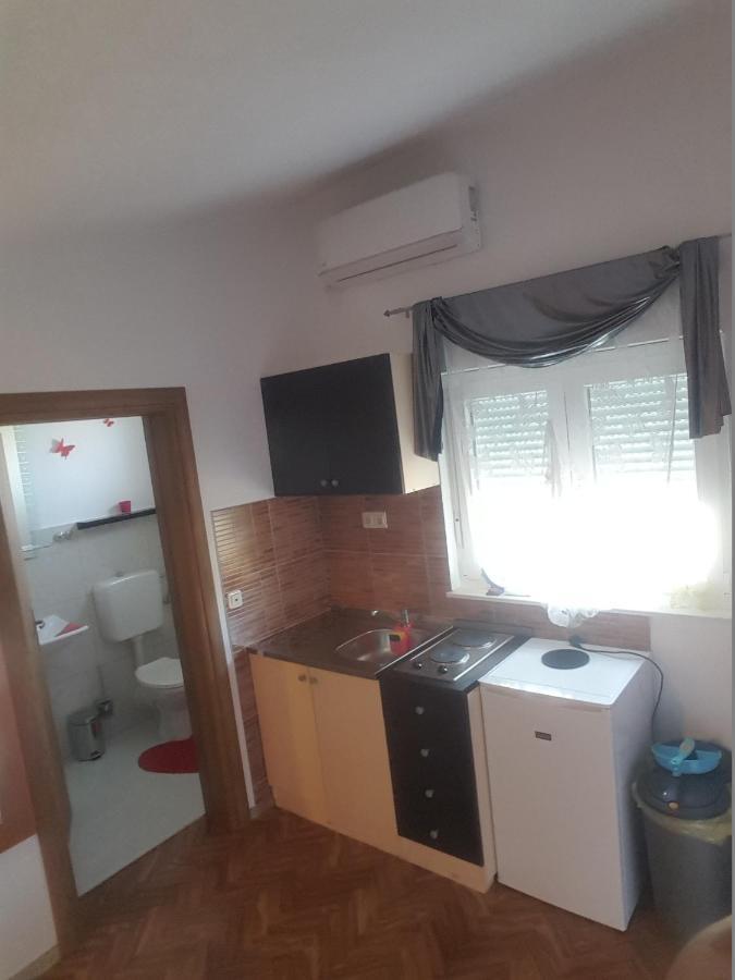 Apartments Megi Biograd Na Moru Exterior photo